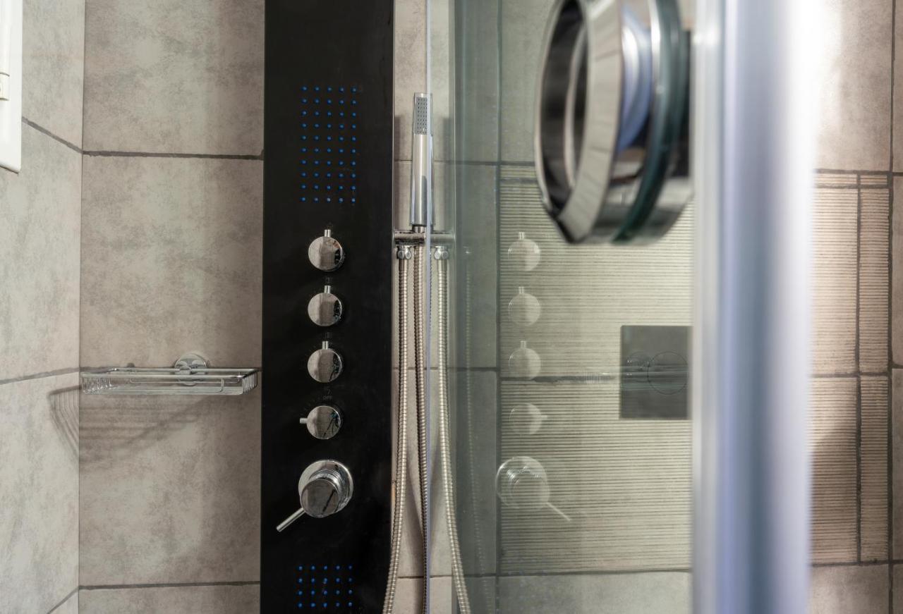 Apartment Luxury Overlooking The Citadel Of Tsakas Athens