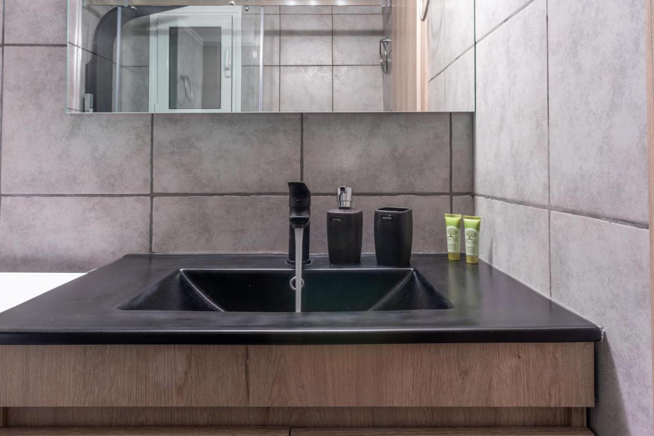 Apartment Luxury Overlooking The Citadel Of Tsakas Athens